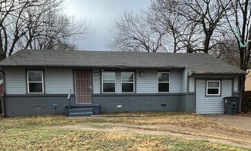 Building Photo - 38 E 50th St N