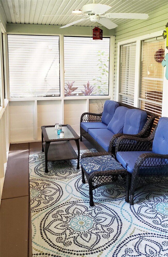 Foto del edificio - 58 Breezy Point Pl