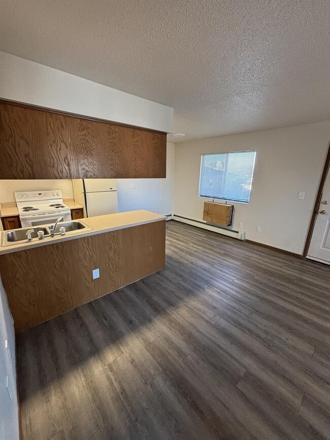 Building Photo - 619 S Johnson-5