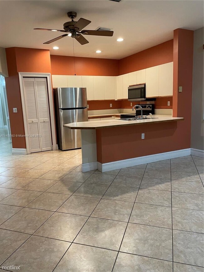 Building Photo - 3 br, 2.5 bath House - 4195 Tree Tops Rd