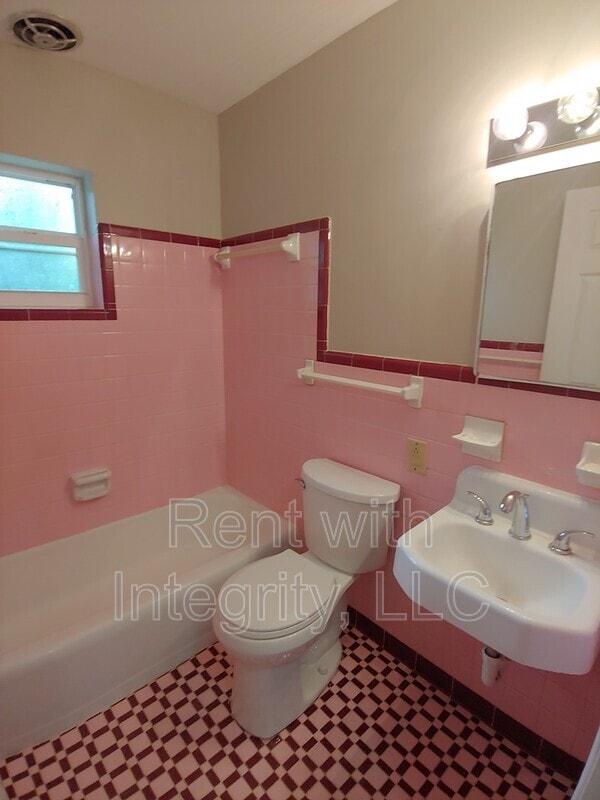 Foto del edificio - 2619 Mission Rd