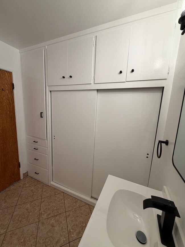 Photo - 916 N Market St Apartment
