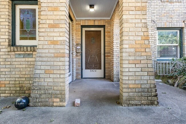 Photo - 5924 La Vista Dr Apartment