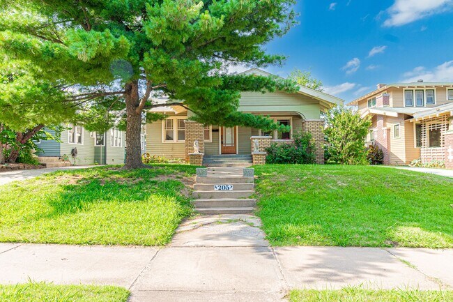 Building Photo - 3 Bed 1 Bath in OKC! - Half off on the fir...