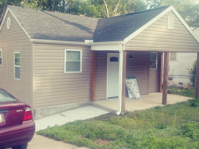Building Photo - 419 Furman Rd