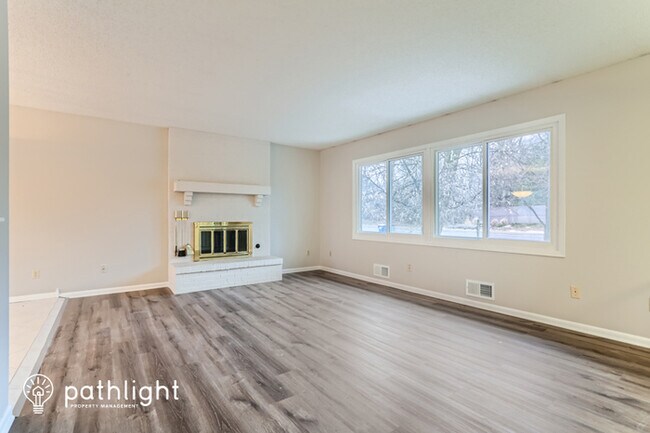 Foto del edificio - 12509 Cedar Lake Road South