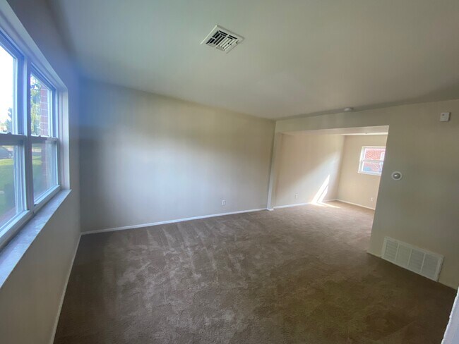 Foto del edificio - 3109 E Livingston Ave