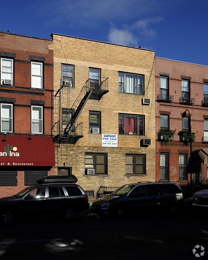 Building Photo - 492 4th Ave