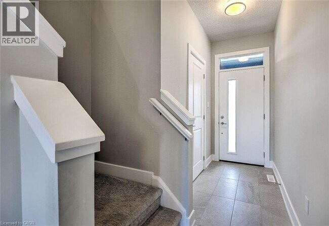 Building Photo - 601 Lions Park Dr