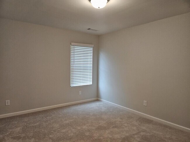 Building Photo - 1290 Jordan Brook Dr