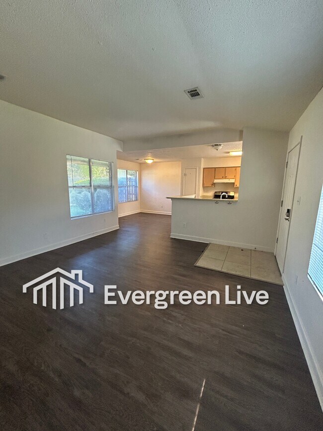 Foto del edificio - 60 Boreal Ct