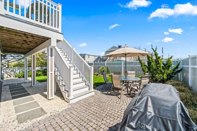 Foto del edificio - 204 Randall Ave