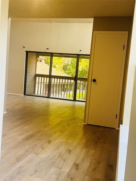 Building Photo - 3900 Aspen Dr