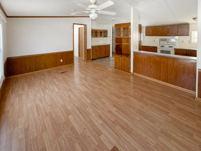 Building Photo - 200 P Paw Ln