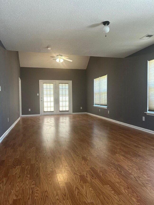 Building Photo - Desired Location for this 3 bedroom 2 bath...