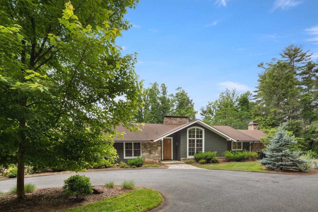 Primary Photo - Spacious and Private Home in Biltmore Forest