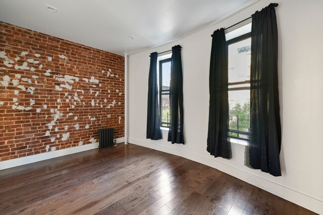 Building Photo - #597 Full room in West Harlem 4-bed / 2.0