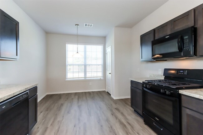 Building Photo - 21310 Shadbush Avenue