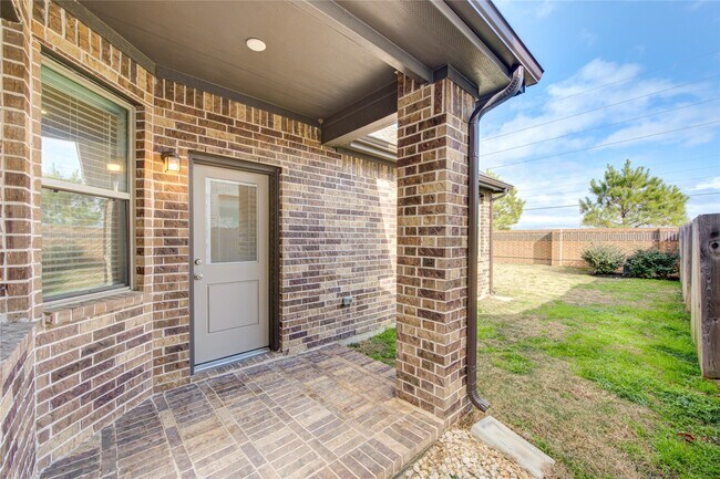 Foto del edificio - 6022 Bristol Spur Ln