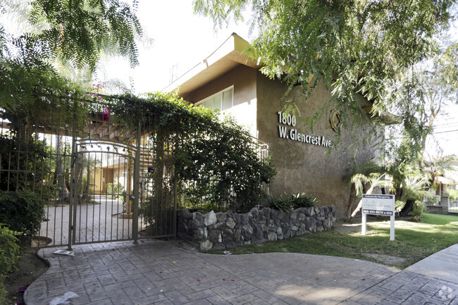 Fachada del edificio - Glencrest Palms Apartments