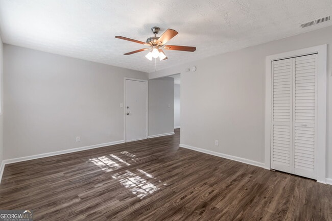 Building Photo - 2364 Peachwood Cir NE