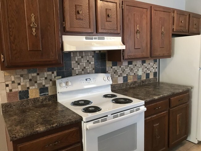 Building Photo - Upgraded Edgewater Duplex AVAILABLE NOW