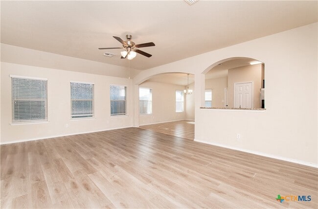 Foto del edificio - 5304 Waterbank Ln