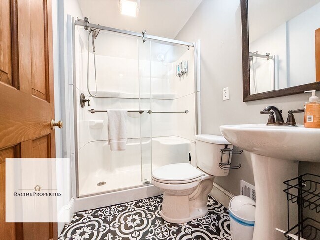 Foto del edificio - Furnished Two Bedroom Close to Downtown