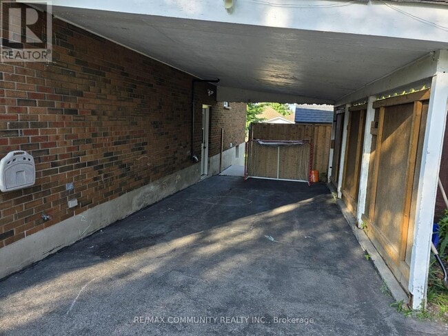Building Photo - 345 Fairlawn St