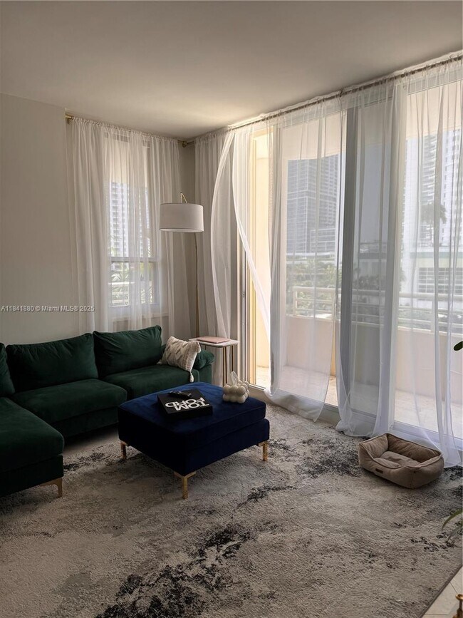 Foto del edificio - 888 Brickell Key Dr