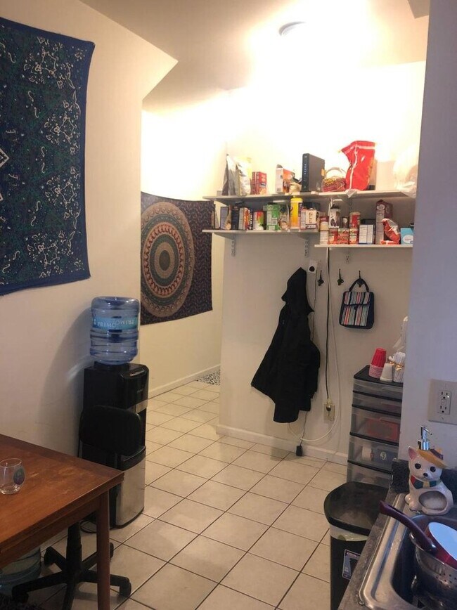 Foto del edificio - Huge 4-Bedroom Townhome Located Near Templ...