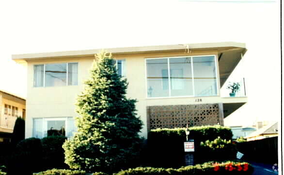 Primary Photo - 128 Hobart Ave
