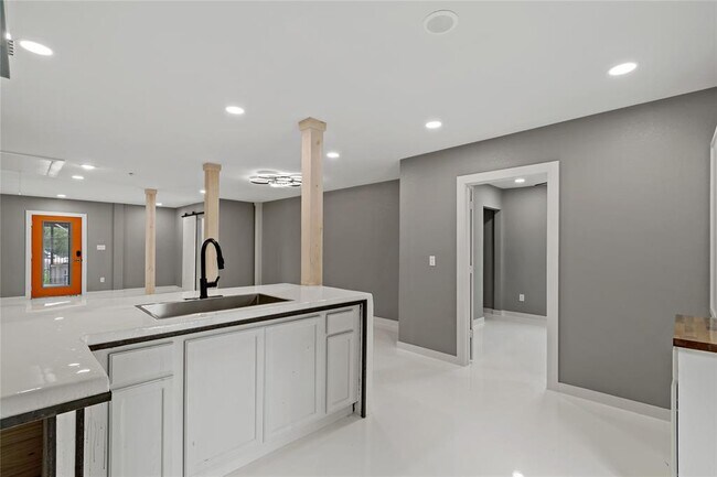 Building Photo - 4418 Rosemont St