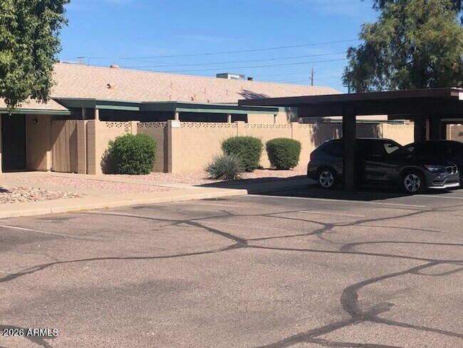Foto del edificio - 17657 N Lindner Dr
