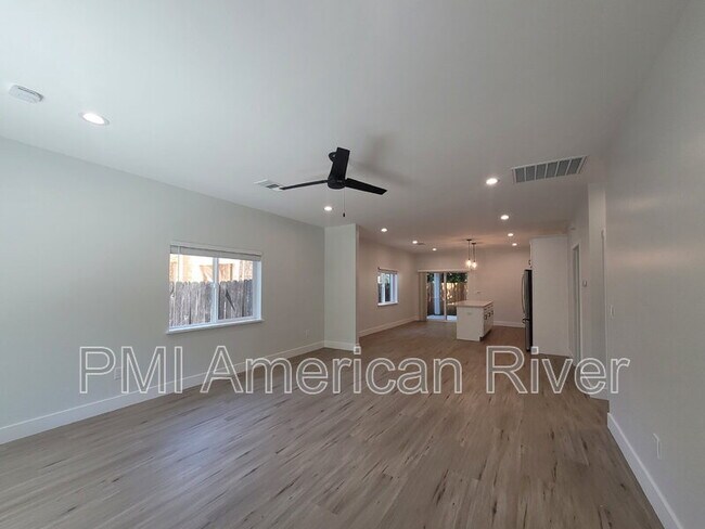 Building Photo - 1221 Uptown Alley