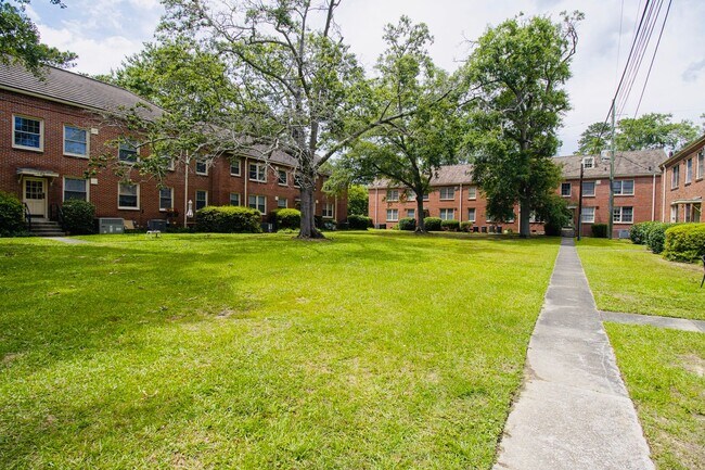 Foto del edificio - Bright & Modern Renovated 1-Bedroom Condo ...