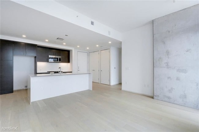Building Photo - 1 br, 1 bath  - 301 West Ave Apt 2302