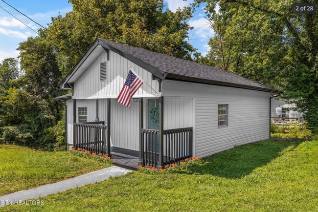 Building Photo - 3822 Hampton Ave