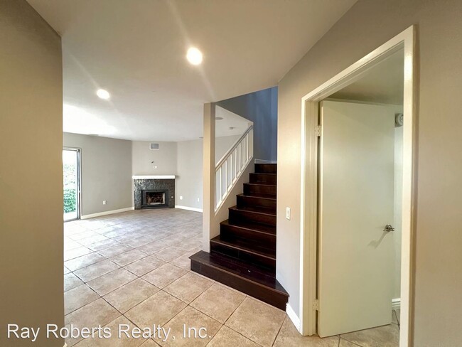 Building Photo - 3 br, 2.5 bath House - 2530 BACK BAY LOOP #40
