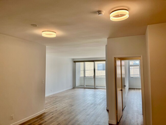 Foto del edificio - Recently Remodeled Spacious 1Bed/1Bath wit...