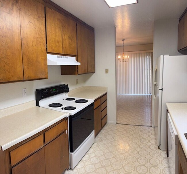 Building Photo - 2 Bedroom Home