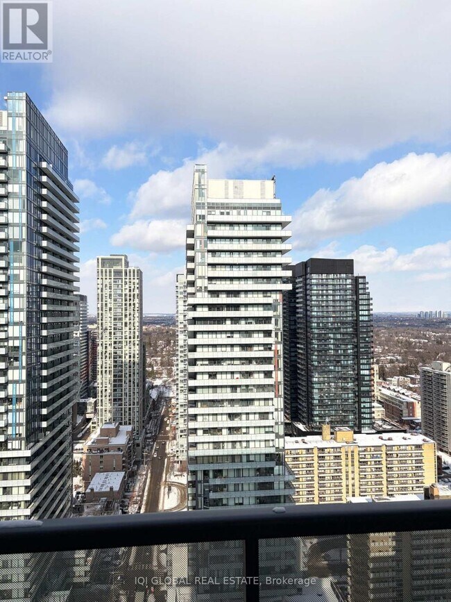 Photo du bâtiment - 125 Redpath Ave