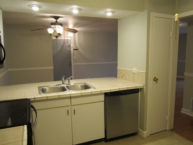 Foto del edificio - 4604 Kings Walk Dr