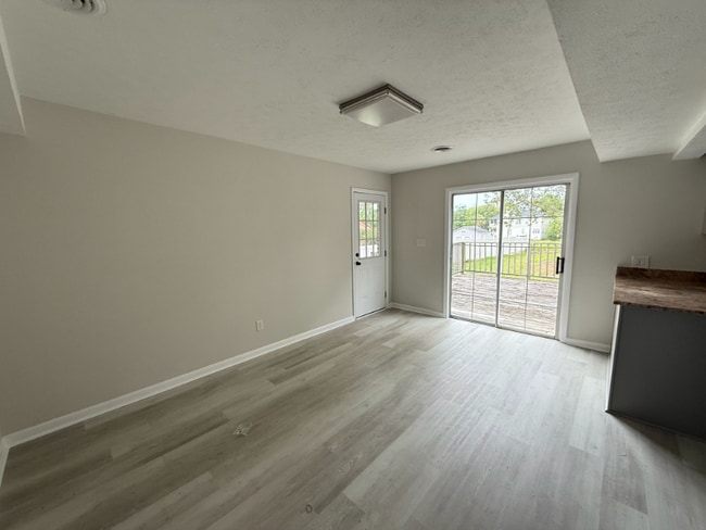 Building Photo - 5918 Woodside Ave