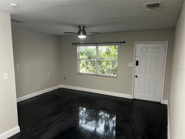 Building Photo - 2117 Bonneville Dr
