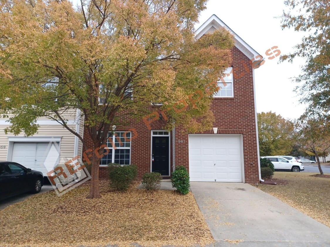 Foto principal - Cozy 4 Bedroom 3 Bathroom 1 Car-Garage End...