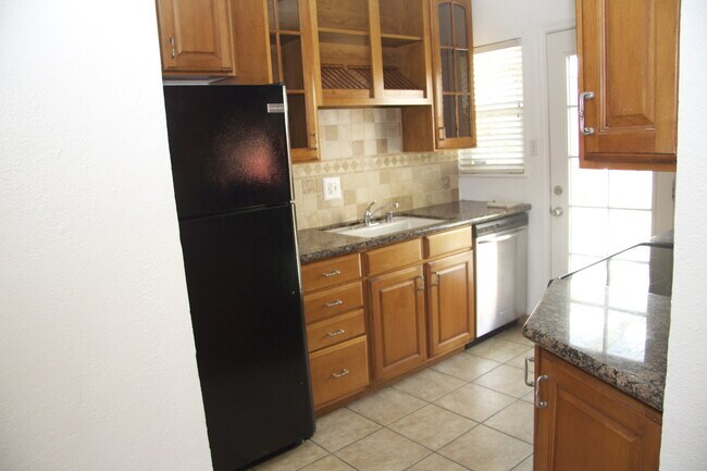 Foto del edificio - Great Fremont Location • Freshly Painted • Central A/C