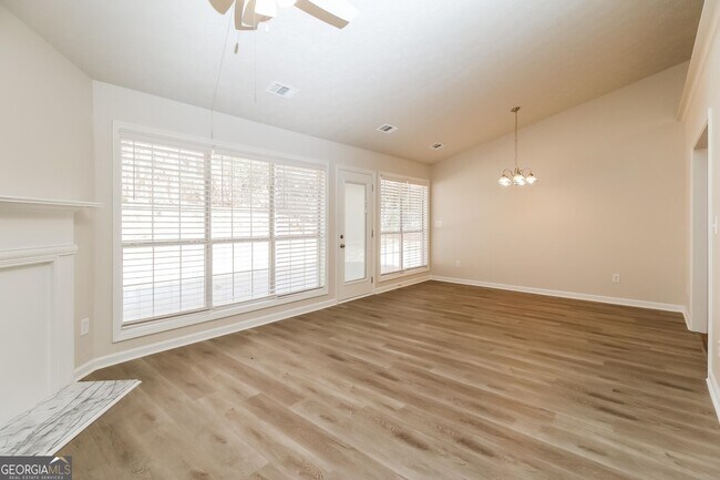 Building Photo - 435 Cambridge Way