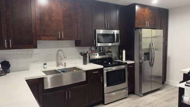 Foto del edificio - 3742 Estepona Ave