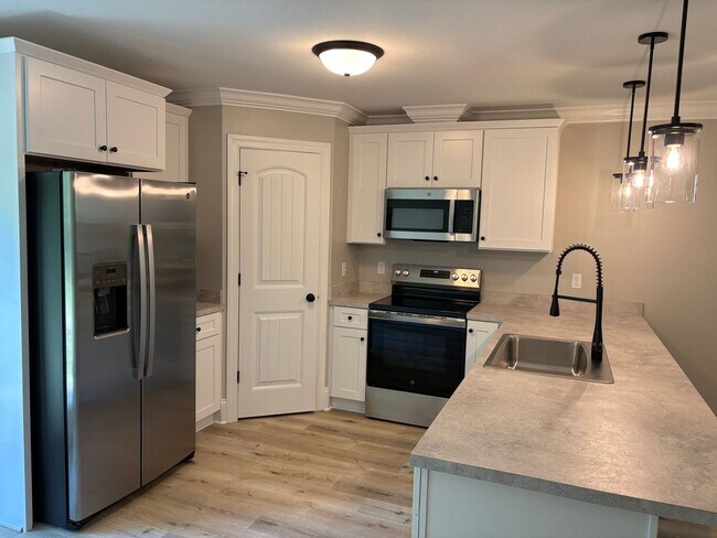 Foto del edificio - New 4 Bedroom Home Available Now